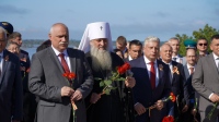 Митрополит Артемий принял участие в открытии памятников и мемориальной доски в Хабаровске