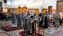 Вечернее богослужение с чтением двенадцати Евангелий в Спасо-Преображенском соборе 9 апреля 2026 г.